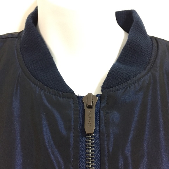 Jacket fits women’s small - Picture 3 of 5